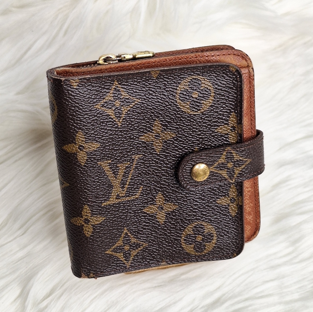 LOUIS VUITTON Brown Monogram Vintage Bifold Compact Zippe Wallet